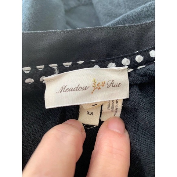 Anthropologie Meadow Rue XS Top Shirt Black Tab Roll Sleeves V-Neck Eyelet Lace - Picture 8 of 9